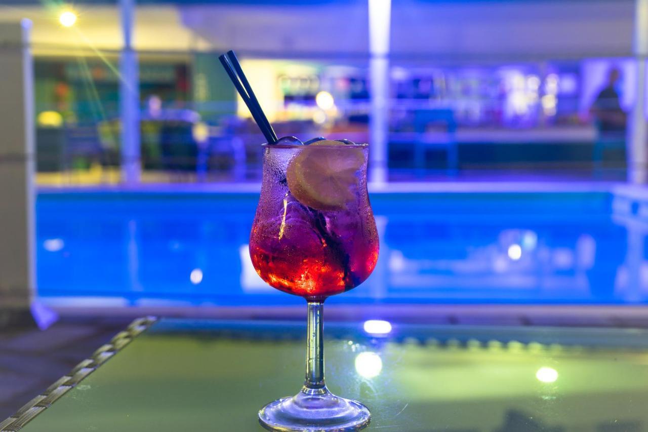Tropicana Inn Нидри Экстерьер фото
