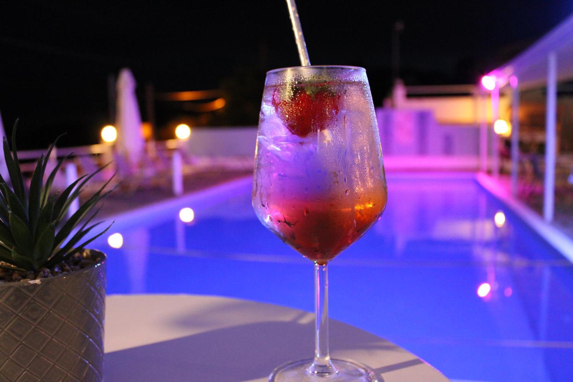 Tropicana Inn Нидри Экстерьер фото