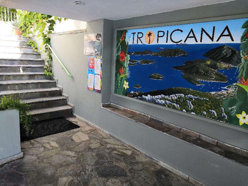 Tropicana Inn Нидри Экстерьер фото